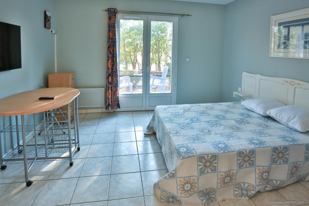 Hotel Restaurant Gite Les Lavandins Saint-Christol  Dış mekan fotoğraf