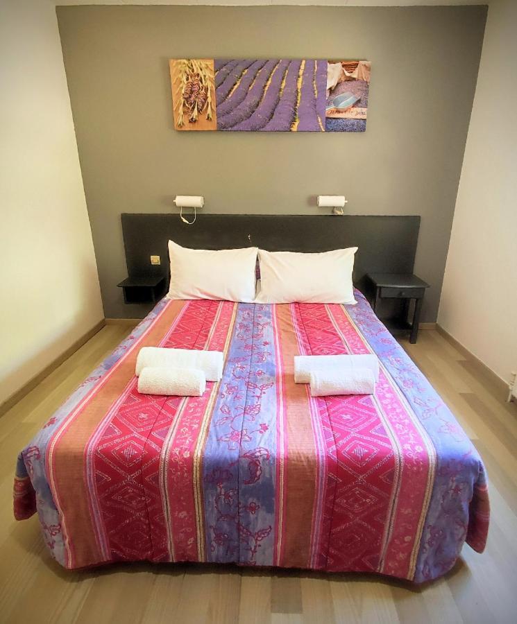 Hotel Restaurant Gite Les Lavandins Saint-Christol  Dış mekan fotoğraf